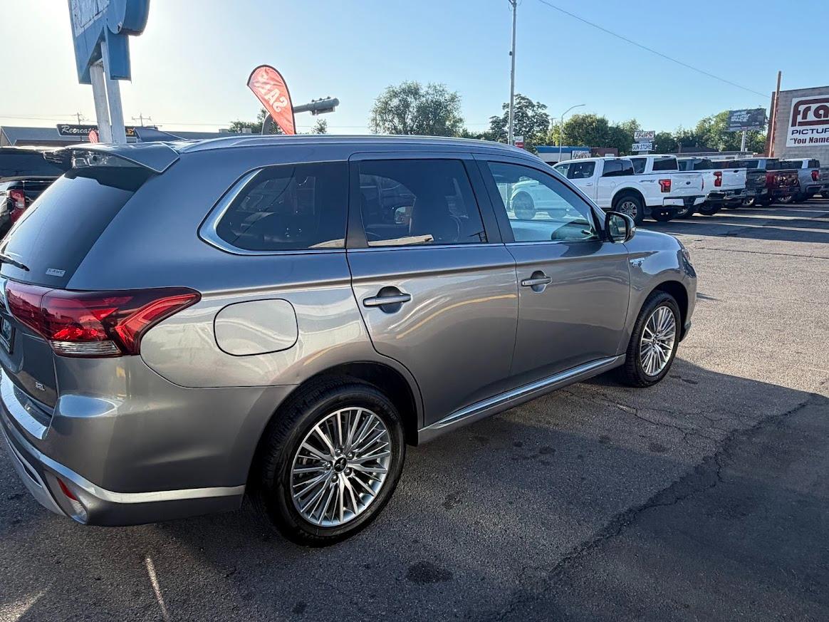 Mitsubishi Outlander PHEV SEL S-AWC 2022