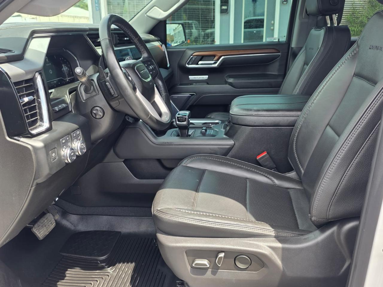 GMC Sierra 1500 4WD Crew Cab 147" Denali 2023