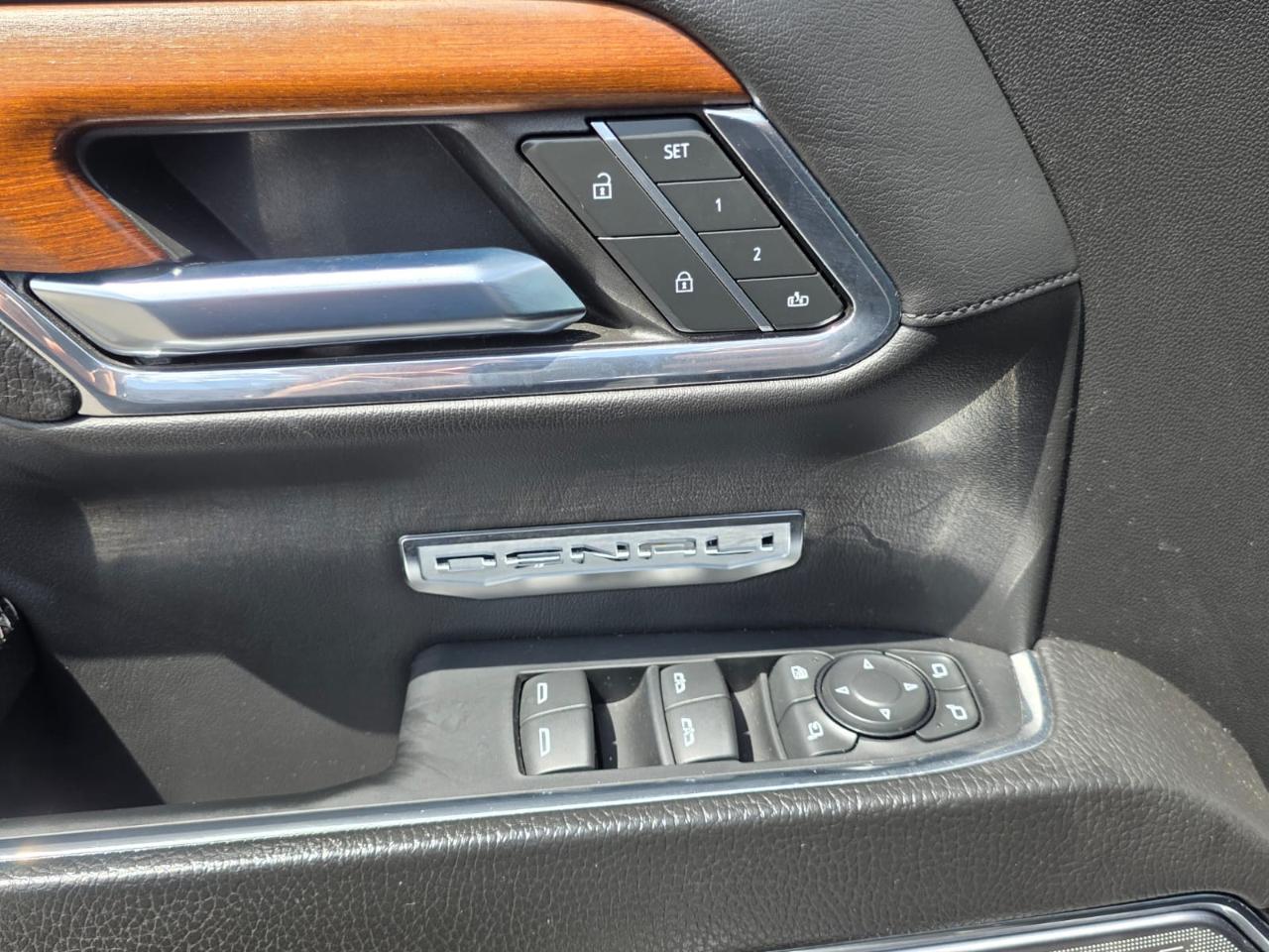 GMC Sierra 1500 4WD Crew Cab 147" Denali 2023