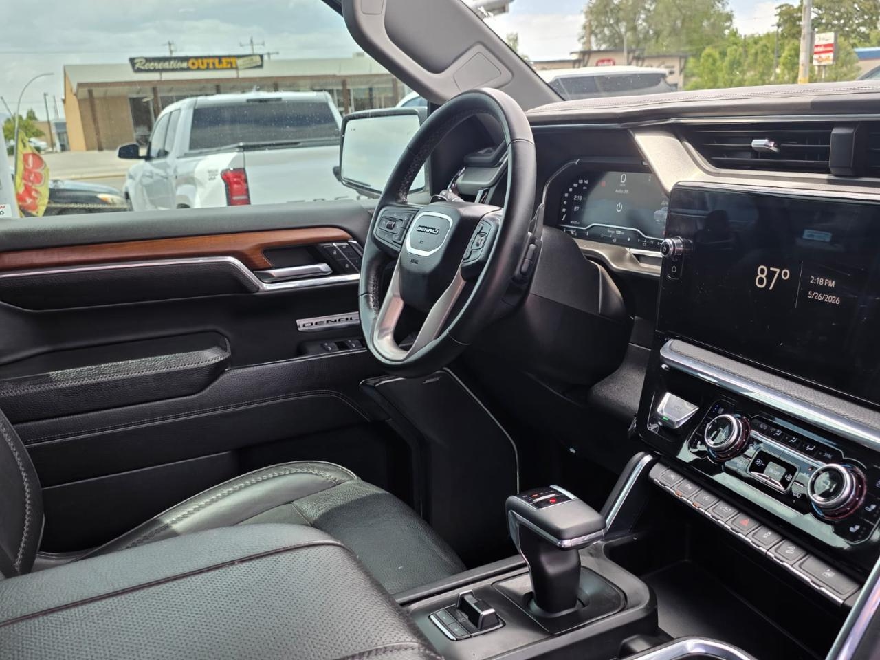 GMC Sierra 1500 4WD Crew Cab 147" Denali 2023