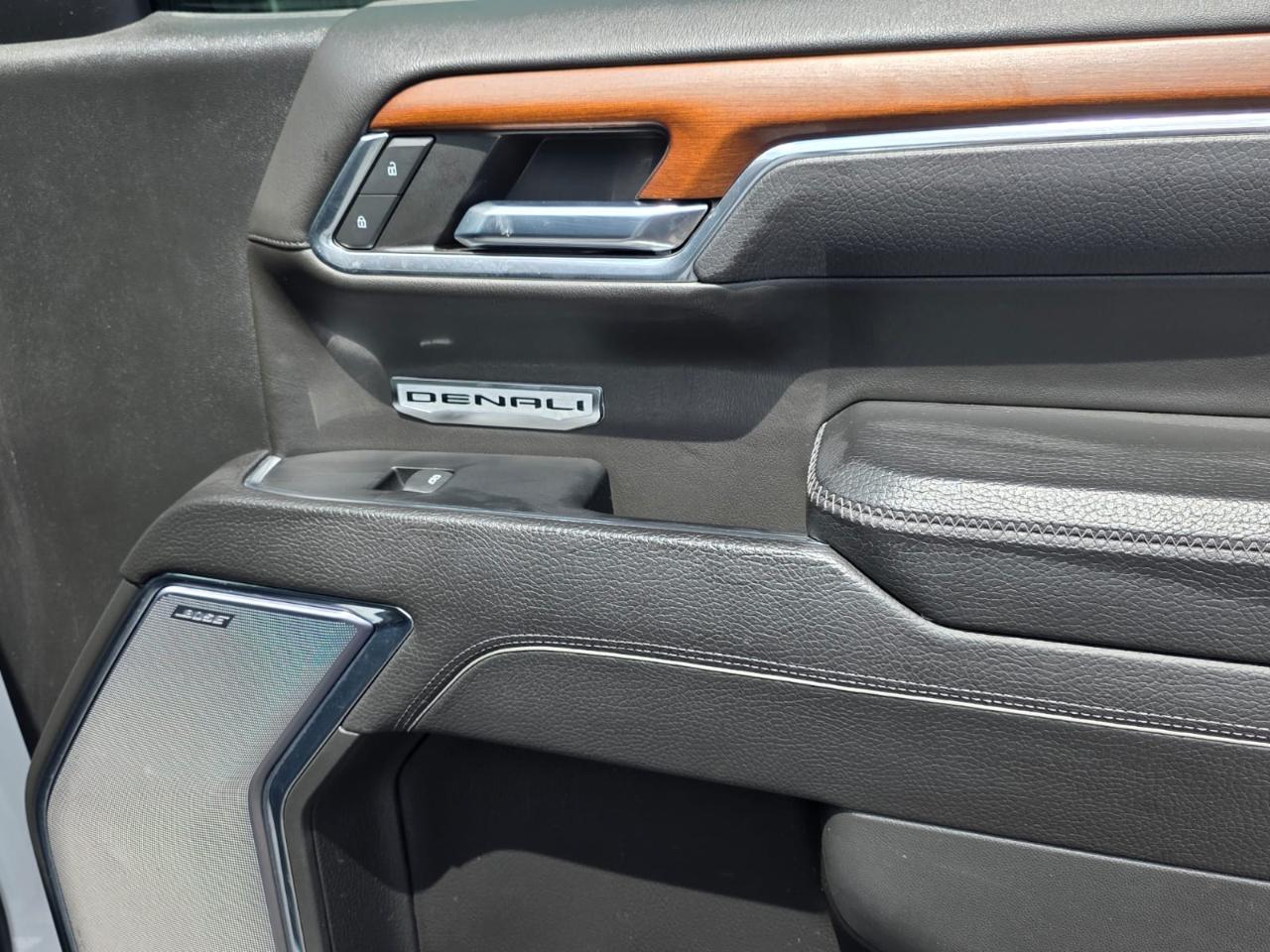 GMC Sierra 1500 4WD Crew Cab 147" Denali 2023