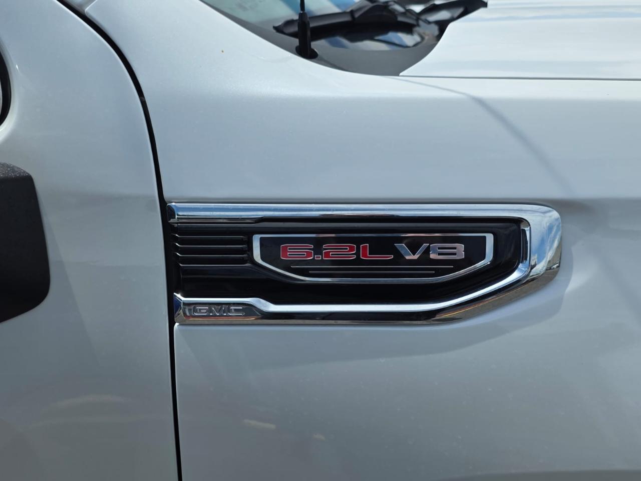 GMC Sierra 1500 4WD Crew Cab 147" Denali 2023