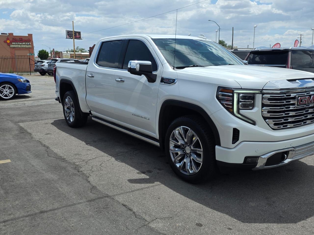 GMC Sierra 1500 4WD Crew Cab 147" Denali 2023