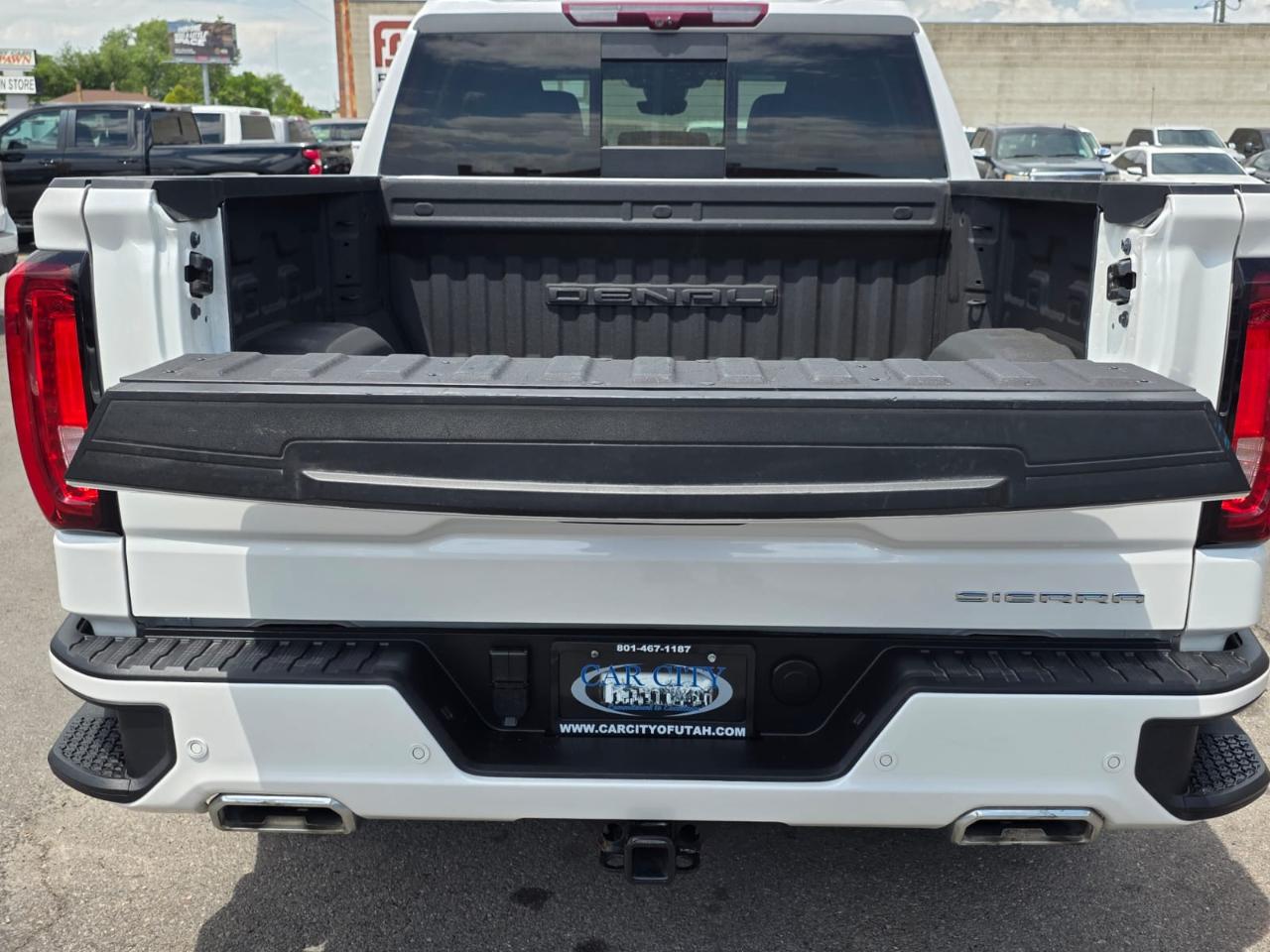 GMC Sierra 1500 4WD Crew Cab 147" Denali 2023