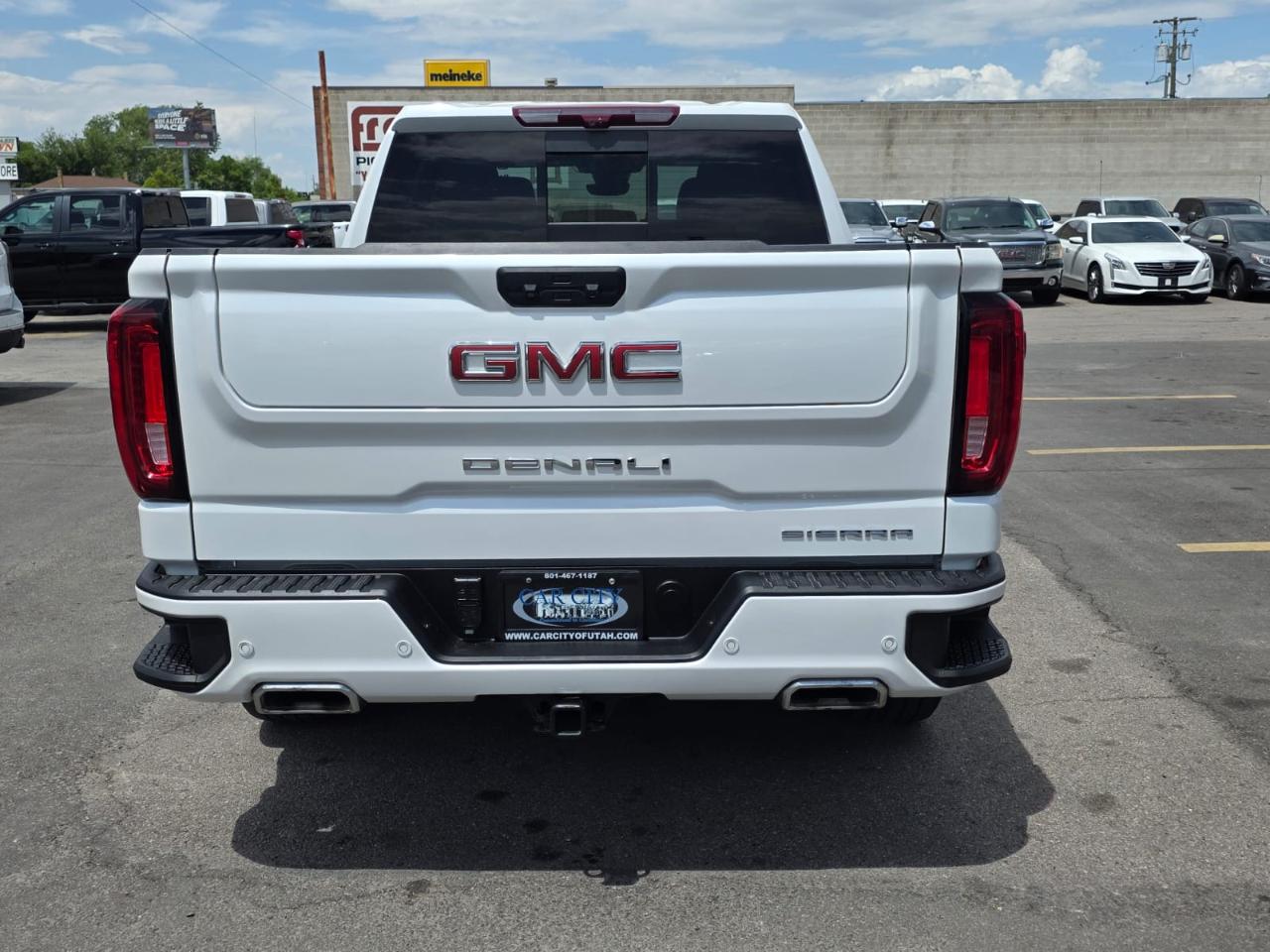 GMC Sierra 1500 4WD Crew Cab 147" Denali 2023