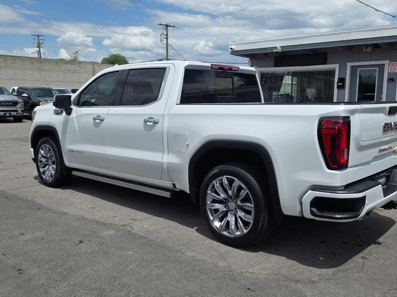 GMC Sierra 1500 4WD Crew Cab 147" Denali 2023