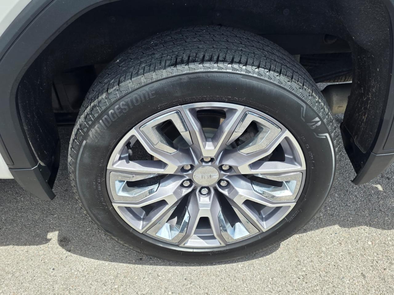 GMC Sierra 1500 4WD Crew Cab 147" Denali 2023