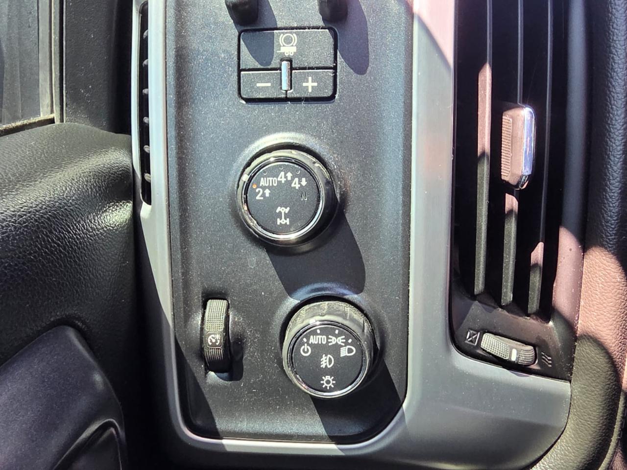 GMC Sierra 1500 4WD Crew Cab 143.5" SLE 2017