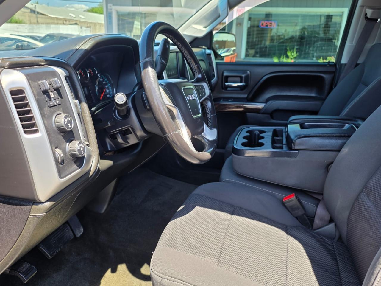 GMC Sierra 1500 4WD Crew Cab 143.5" SLE 2017