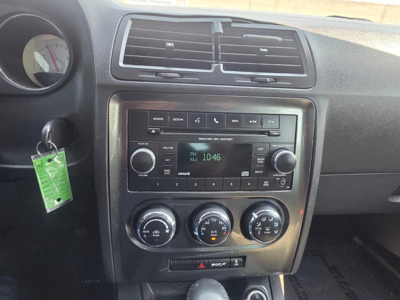 Dodge Challenger 2dr Cpe SXT 2014
