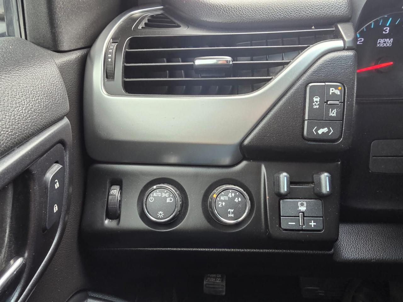 Chevrolet Tahoe 4WD 4dr LT 2015