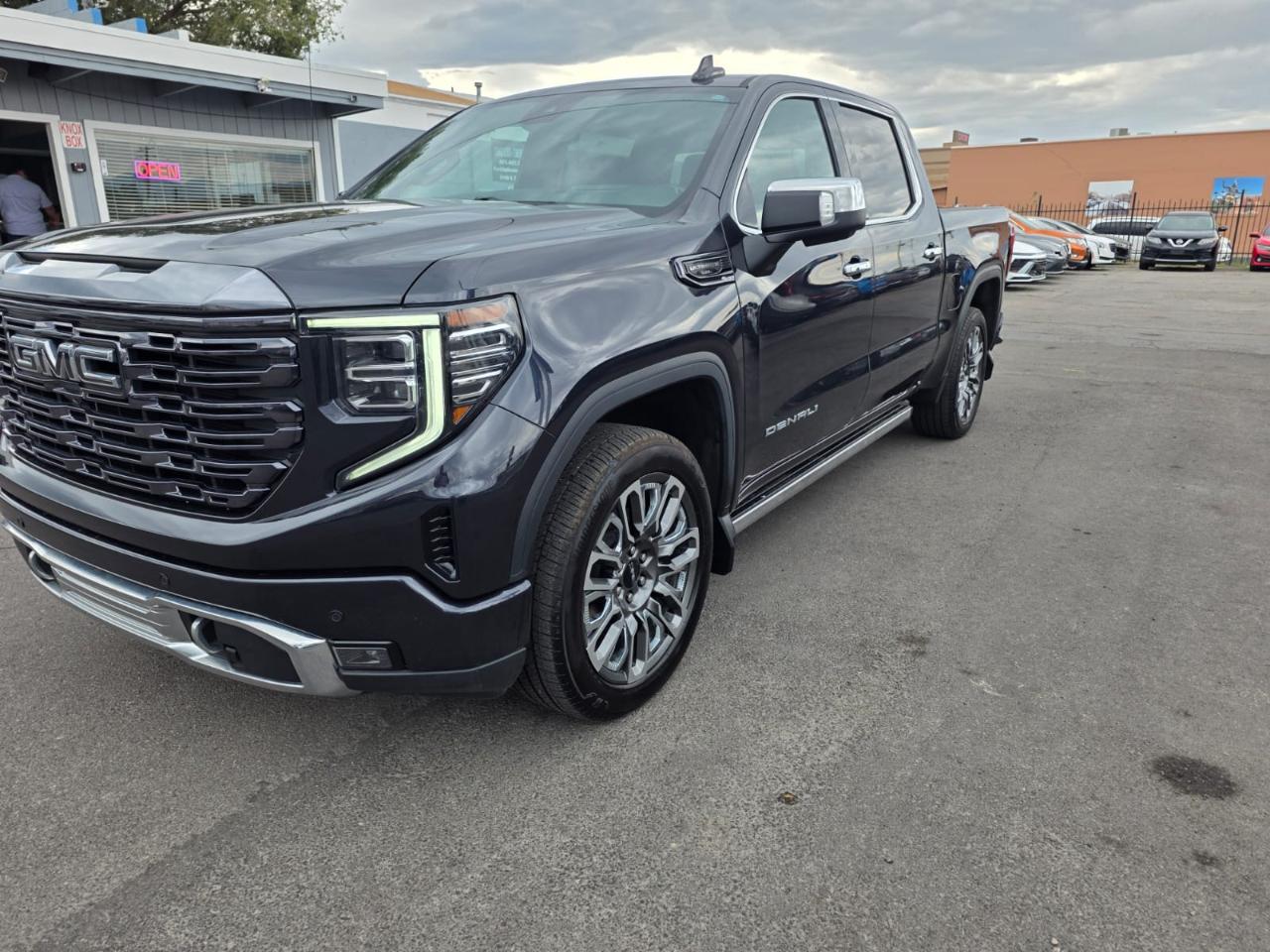 GMC Sierra 1500 4WD Crew Cab 147" Denali Ultimate 2023