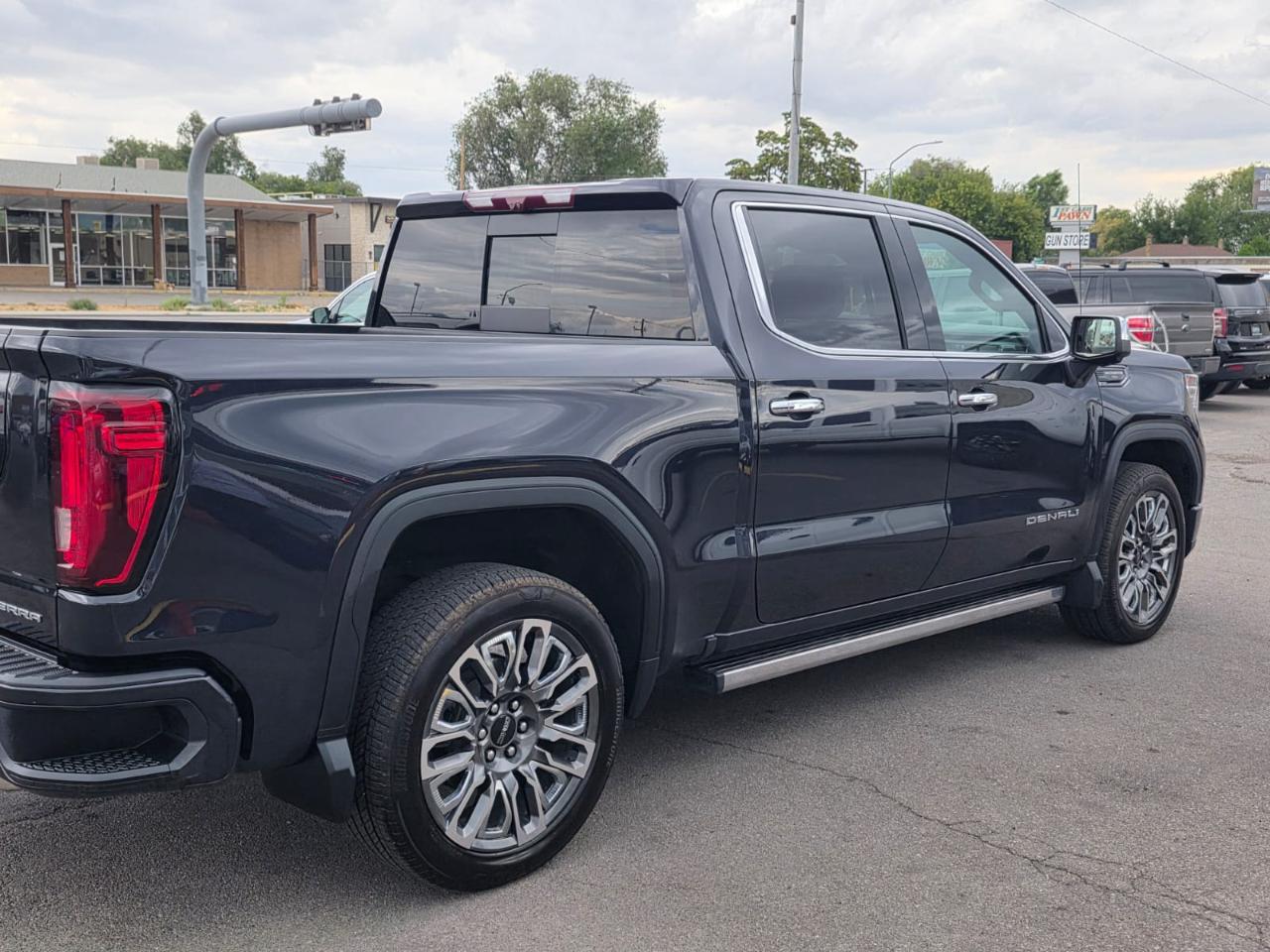 GMC Sierra 1500 4WD Crew Cab 147" Denali Ultimate 2023