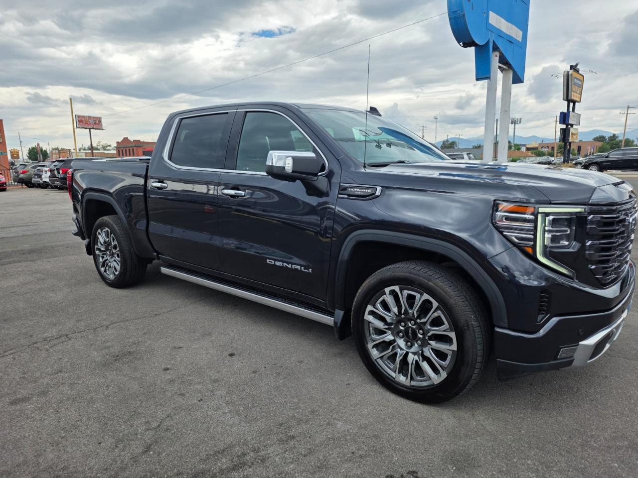 GMC Sierra 1500 4WD Crew Cab 147" Denali Ultimate 2023