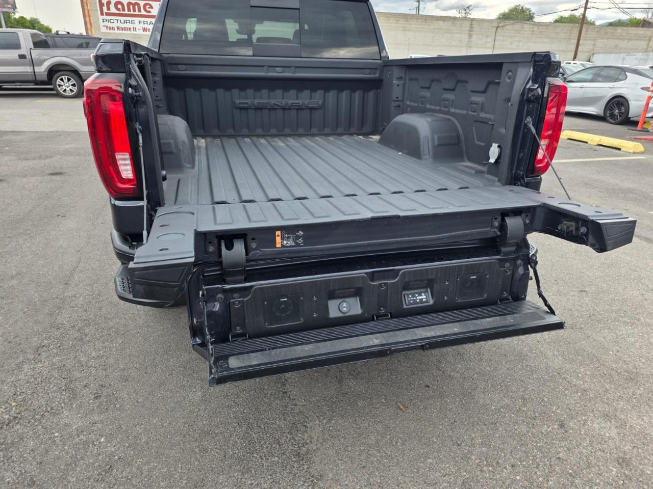 GMC Sierra 1500 4WD Crew Cab 147" Denali Ultimate 2023