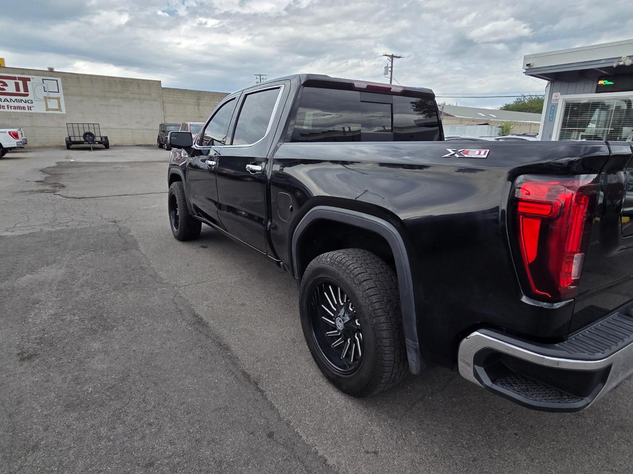 GMC Sierra 1500 4WD Crew Cab 147" SLT 2021