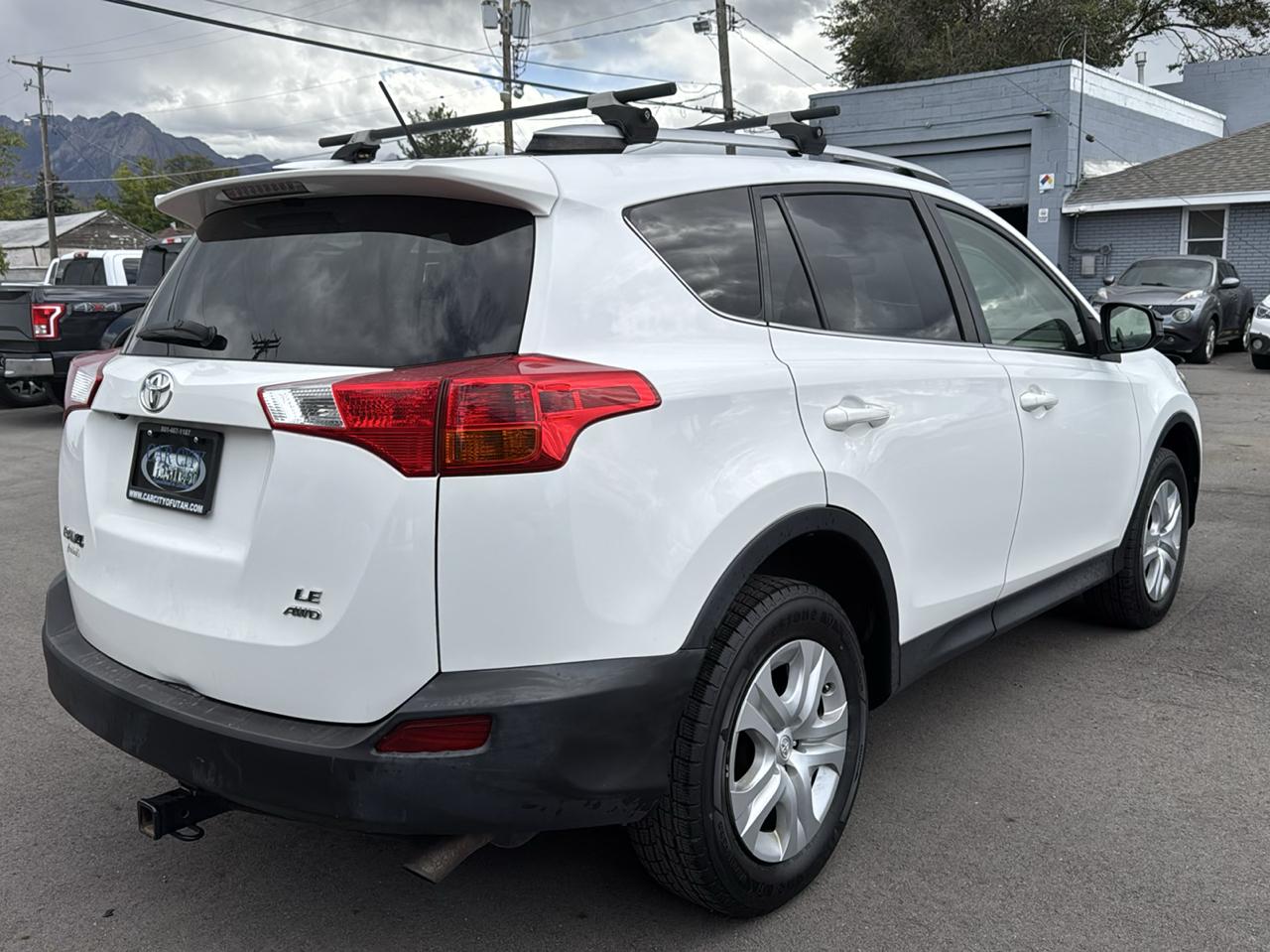Toyota RAV4 AWD 4dr LE (Natl) 2013