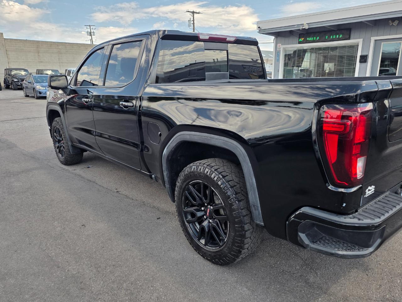 GMC Sierra 1500 4WD Crew Cab 147" Elevation 2021