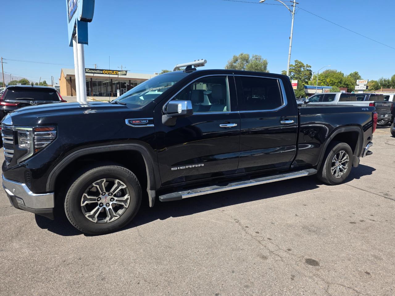 GMC Sierra 1500 4WD Crew Cab 157" SLT 2022