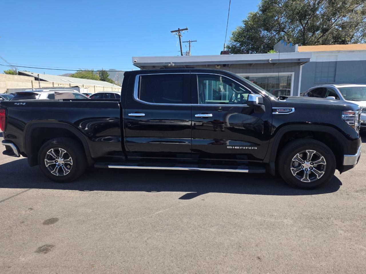 GMC Sierra 1500 4WD Crew Cab 157" SLT 2022