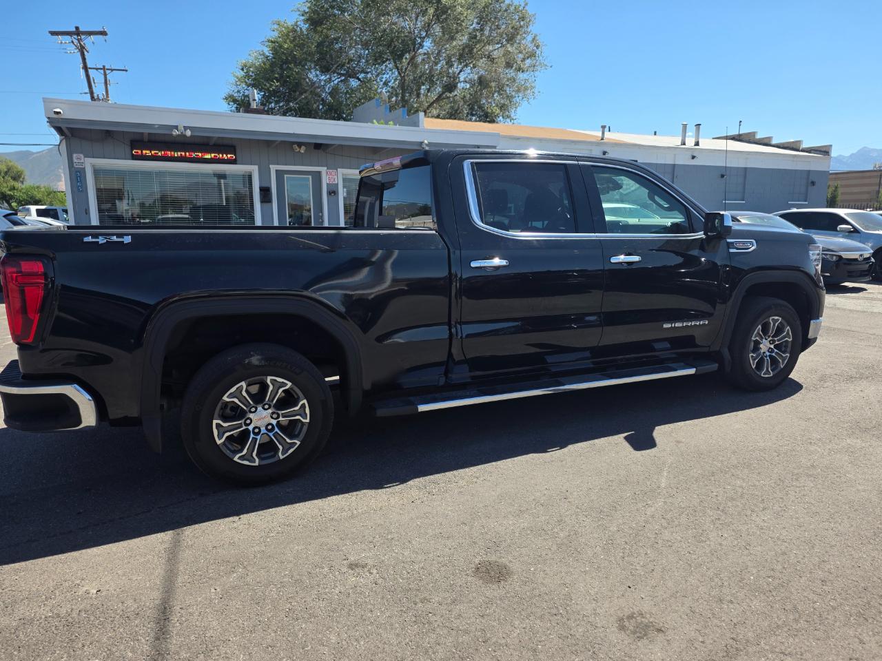 GMC Sierra 1500 4WD Crew Cab 157" SLT 2022