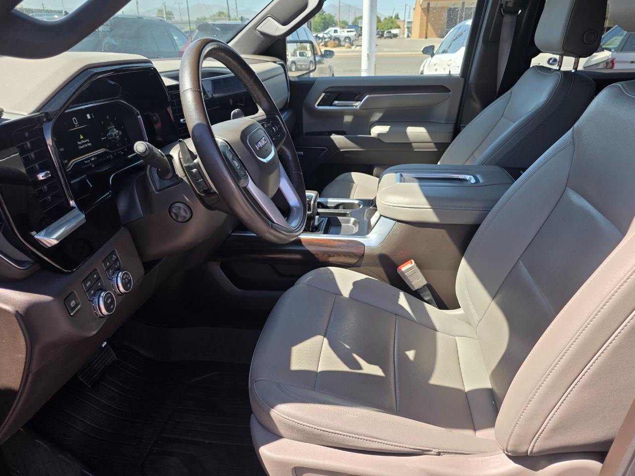 GMC Sierra 1500 4WD Crew Cab 157" SLT 2022