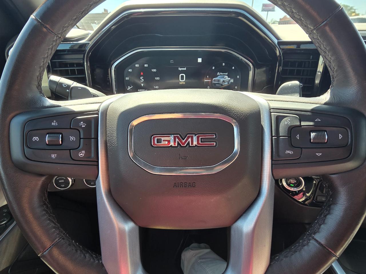 GMC Sierra 1500 4WD Crew Cab 157" SLT 2022