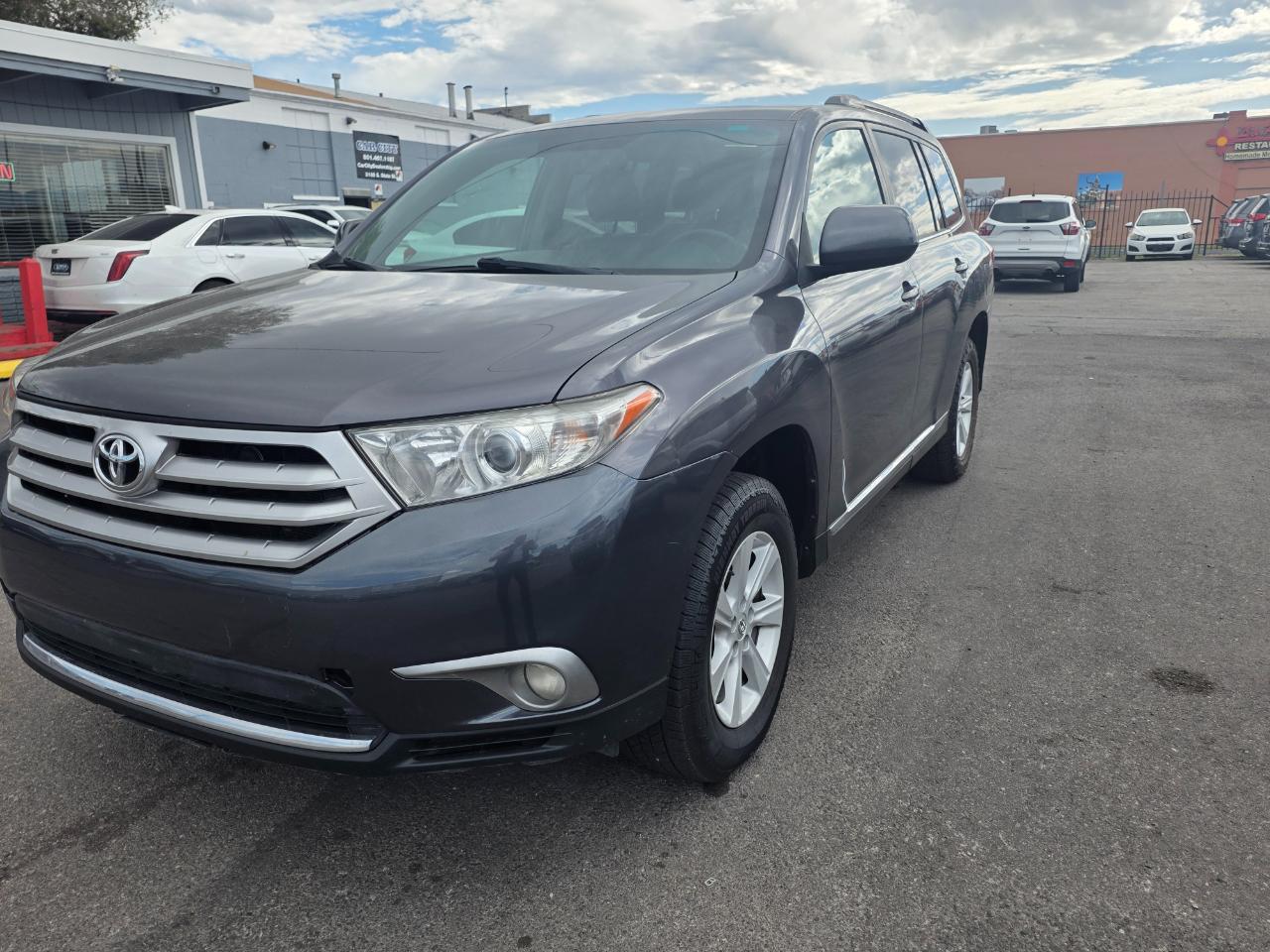 Toyota Highlander FWD 4dr V6 (Natl) 2013