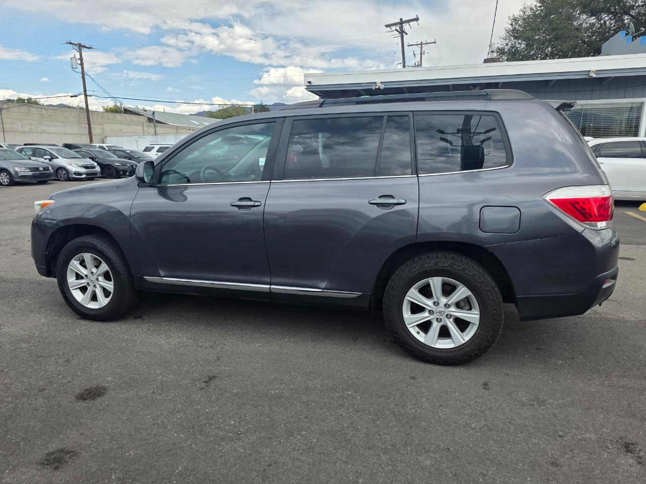 Toyota Highlander FWD 4dr V6 (Natl) 2013