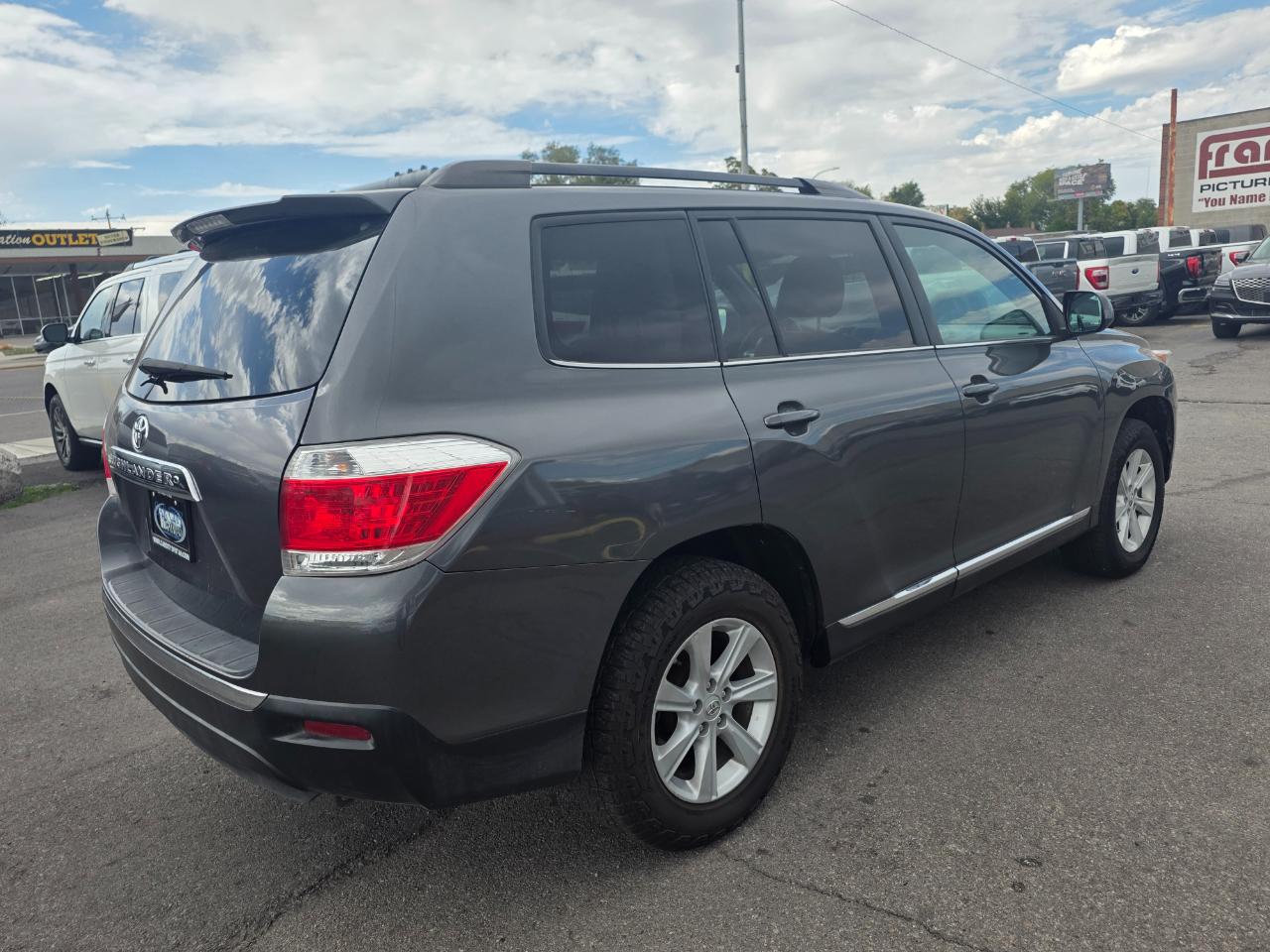 Toyota Highlander FWD 4dr V6 (Natl) 2013