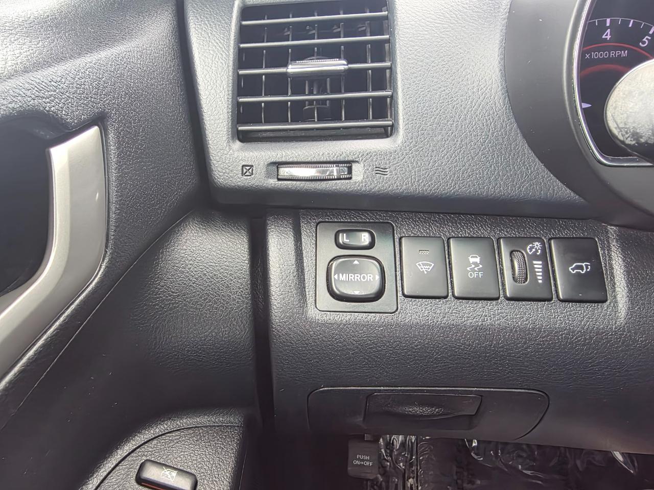 Toyota Highlander FWD 4dr V6 (Natl) 2013