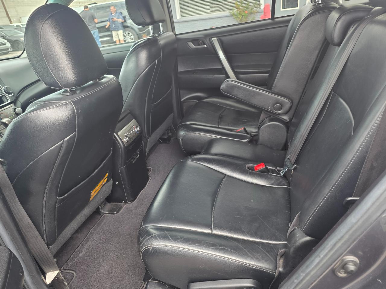 Toyota Highlander FWD 4dr V6 (Natl) 2013