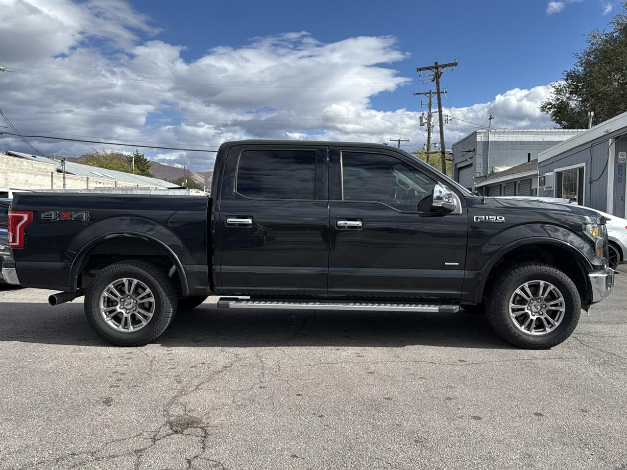 Ford F-150 4WD SuperCrew 145" Lariat 2015