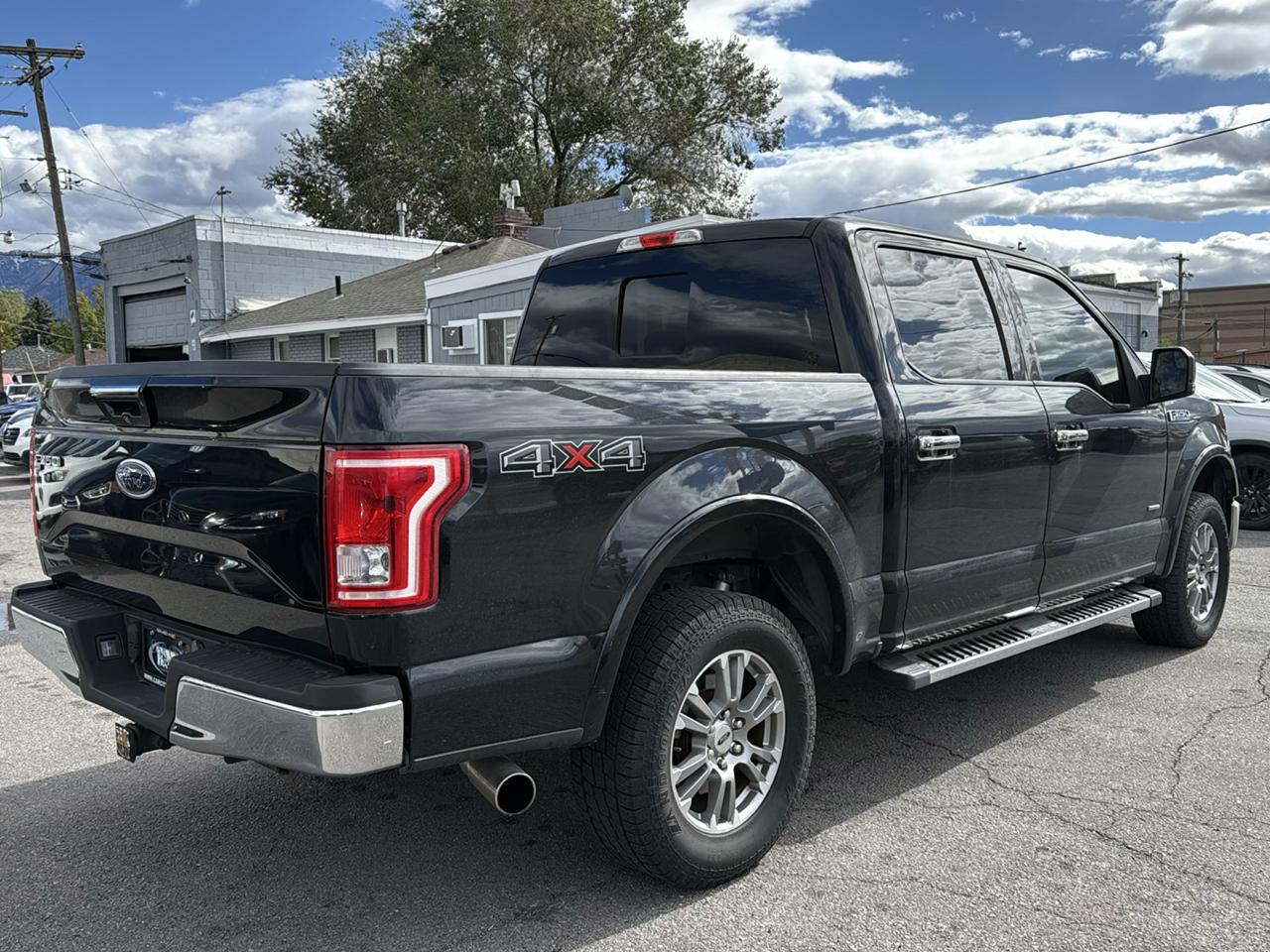 Ford F-150 4WD SuperCrew 145" Lariat 2015