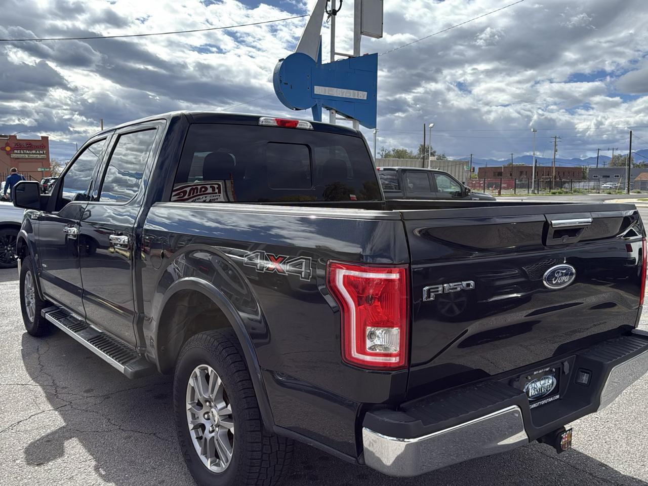 Ford F-150 4WD SuperCrew 145" Lariat 2015
