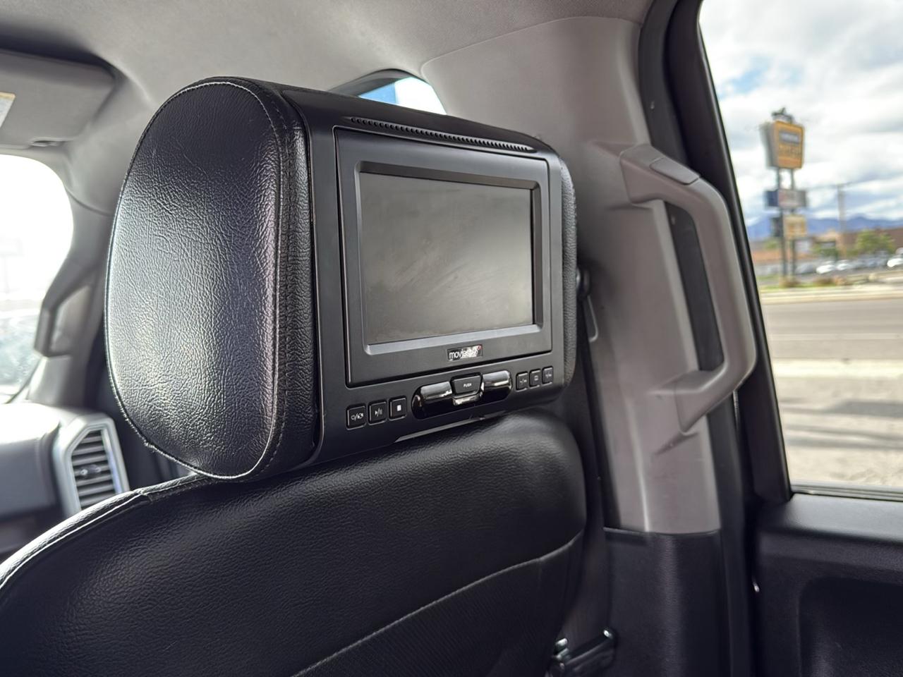 Ford F-150 4WD SuperCrew 145" Lariat 2015