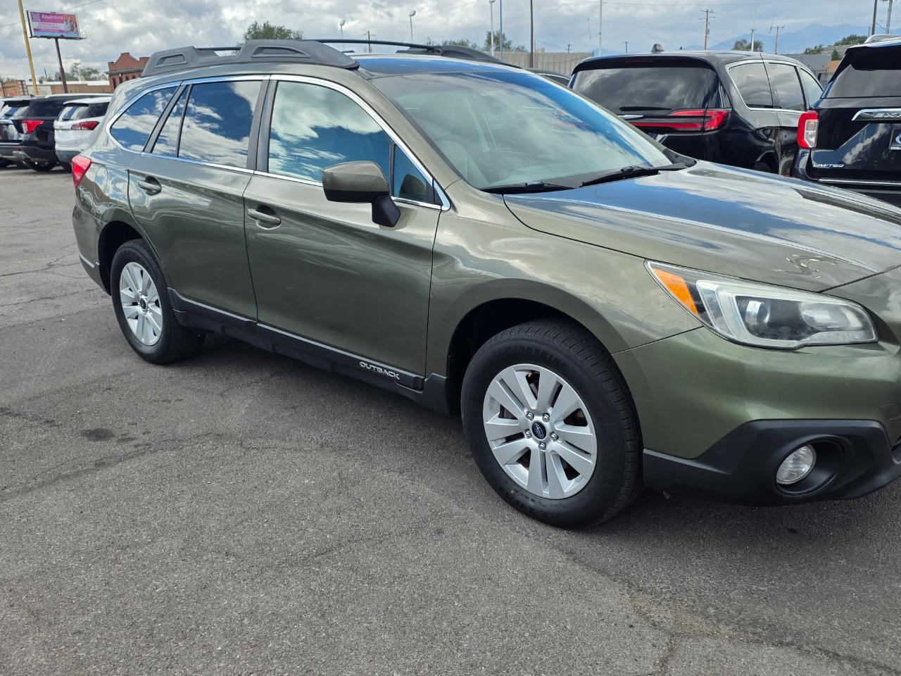 Subaru Outback 4dr Wgn 2.5i Premium 2015