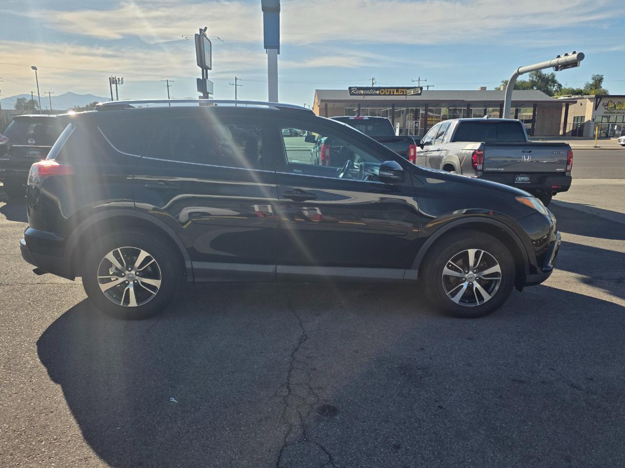 Toyota RAV4 AWD 4dr XLE (Natl) 2016
