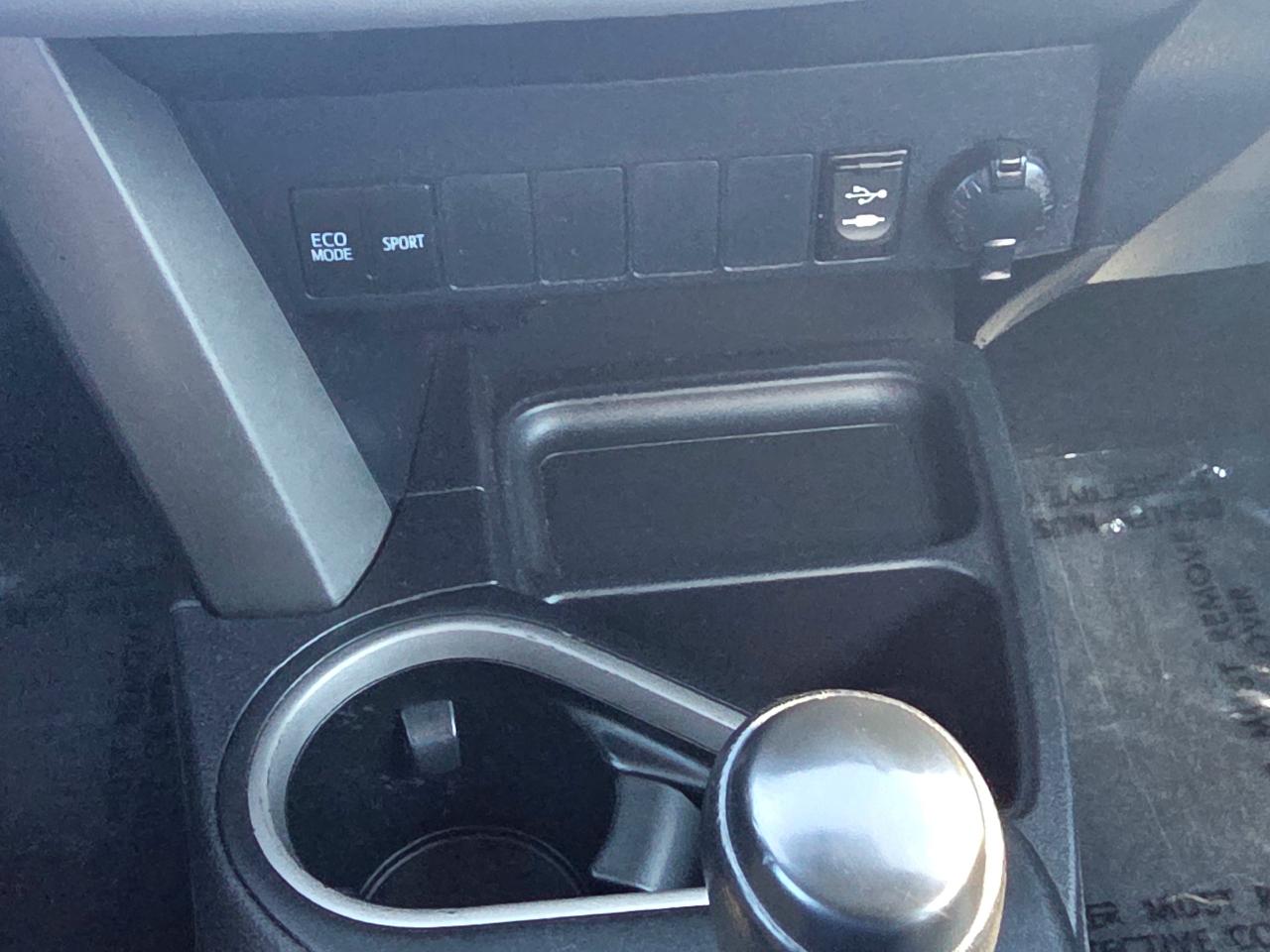Toyota RAV4 AWD 4dr XLE (Natl) 2016