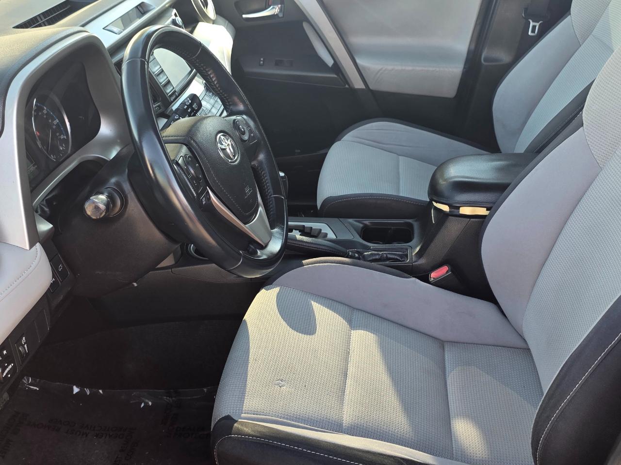 Toyota RAV4 AWD 4dr XLE (Natl) 2016