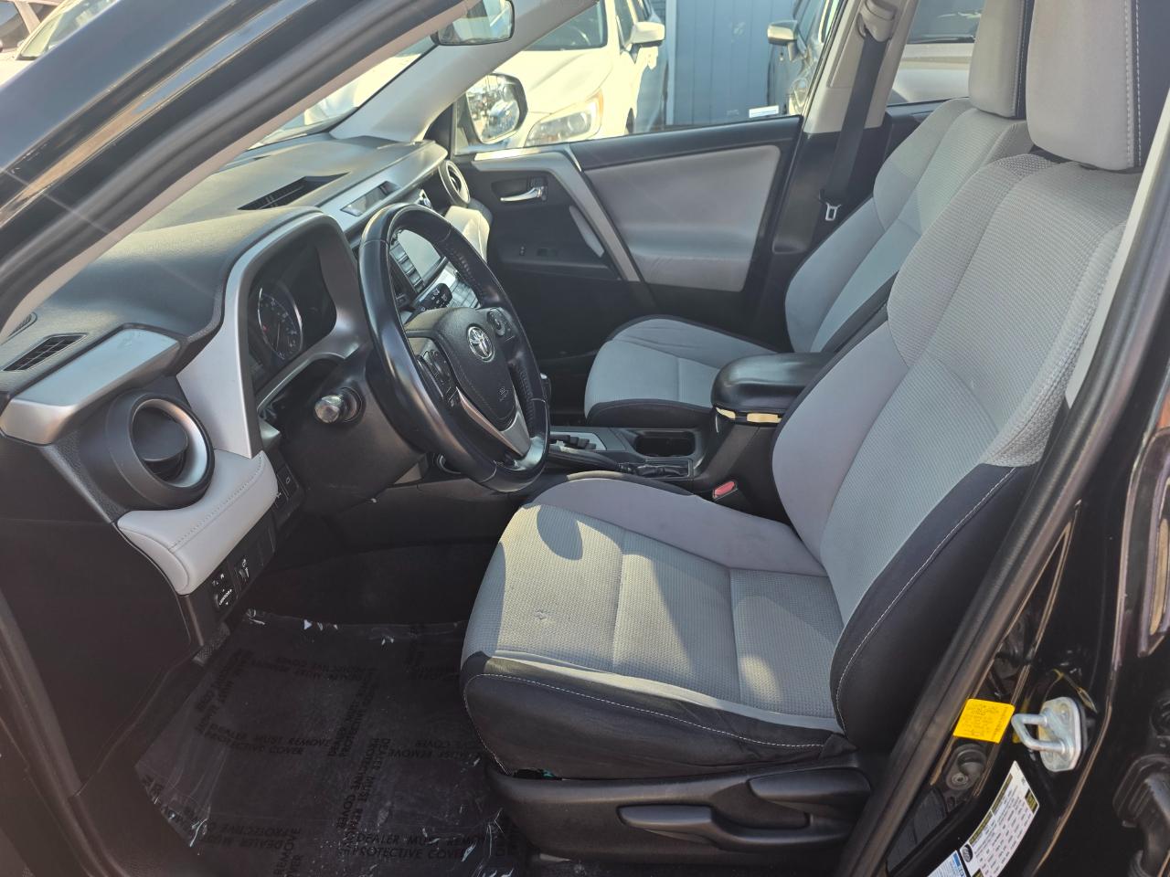 Toyota RAV4 AWD 4dr XLE (Natl) 2016