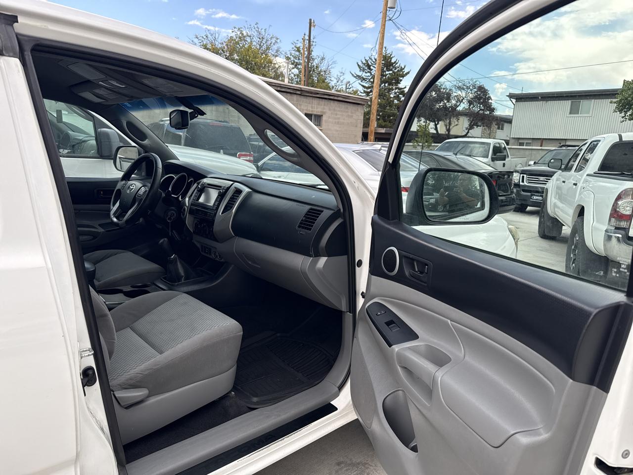 Toyota Tacoma 4WD SR Double Cab 5' Bed MT (Natl) 2013