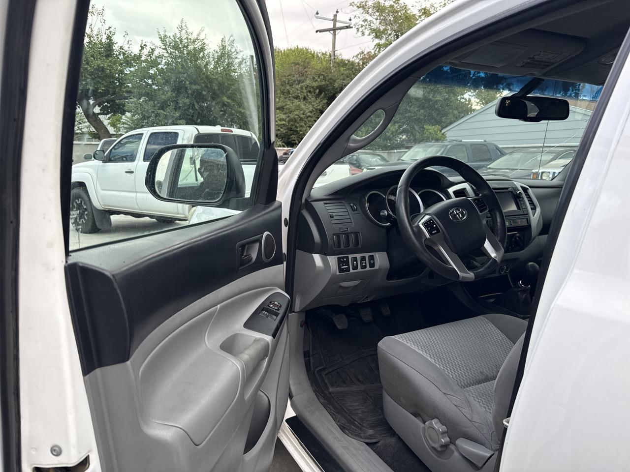 Toyota Tacoma 4WD SR Double Cab 5' Bed MT (Natl) 2013