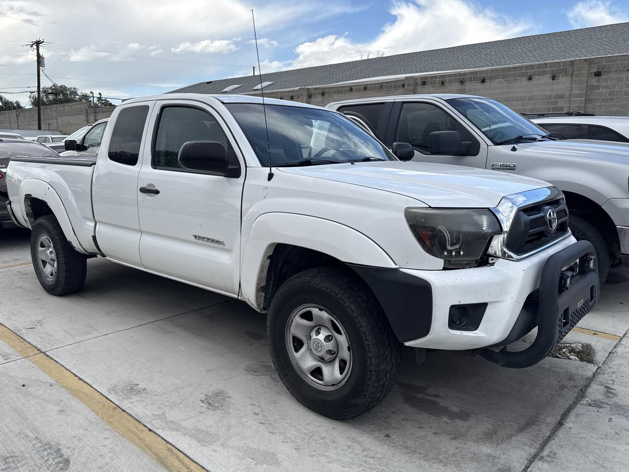 Toyota Tacoma 4WD SR Double Cab 5' Bed MT (Natl) 2013