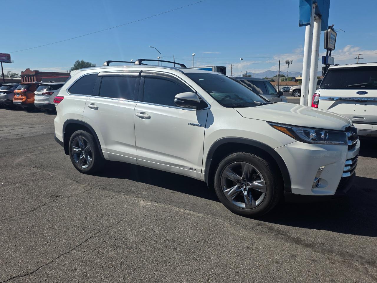 Toyota Highlander Hybrid Limited V6 AWD (Natl) 2019