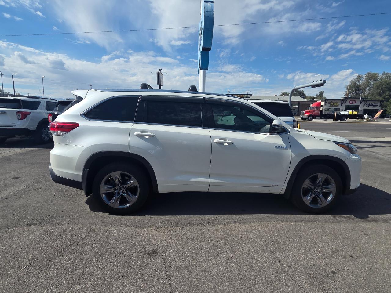 Toyota Highlander Hybrid Limited V6 AWD (Natl) 2019