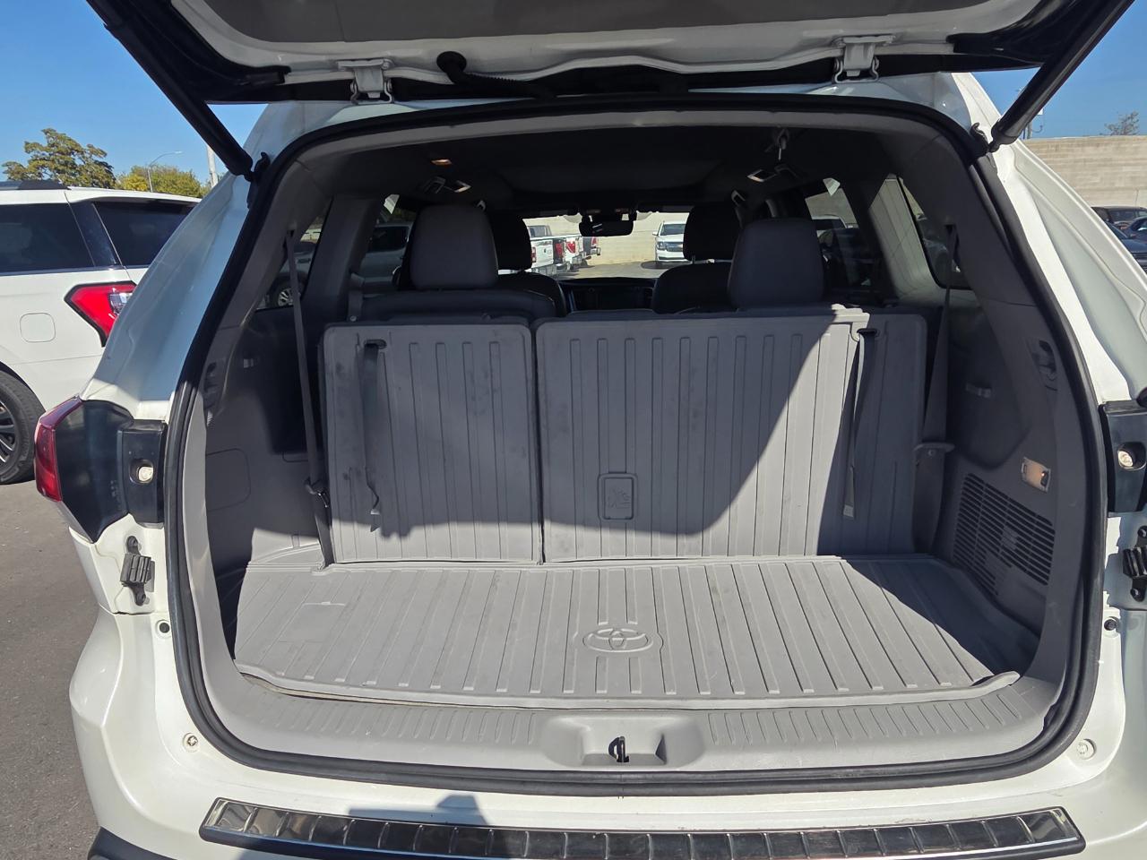 Toyota Highlander Hybrid Limited V6 AWD (Natl) 2019
