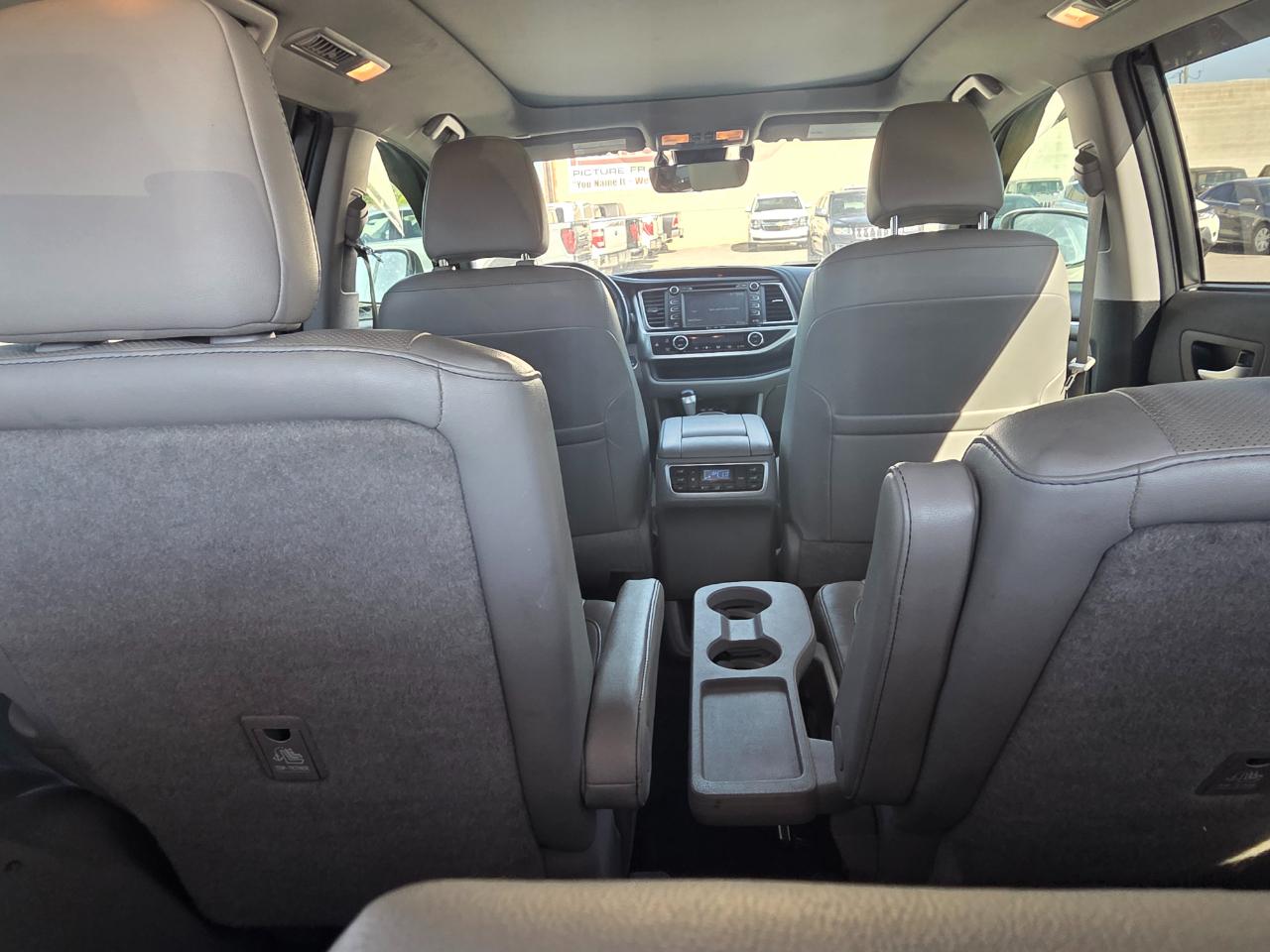Toyota Highlander Hybrid Limited V6 AWD (Natl) 2019