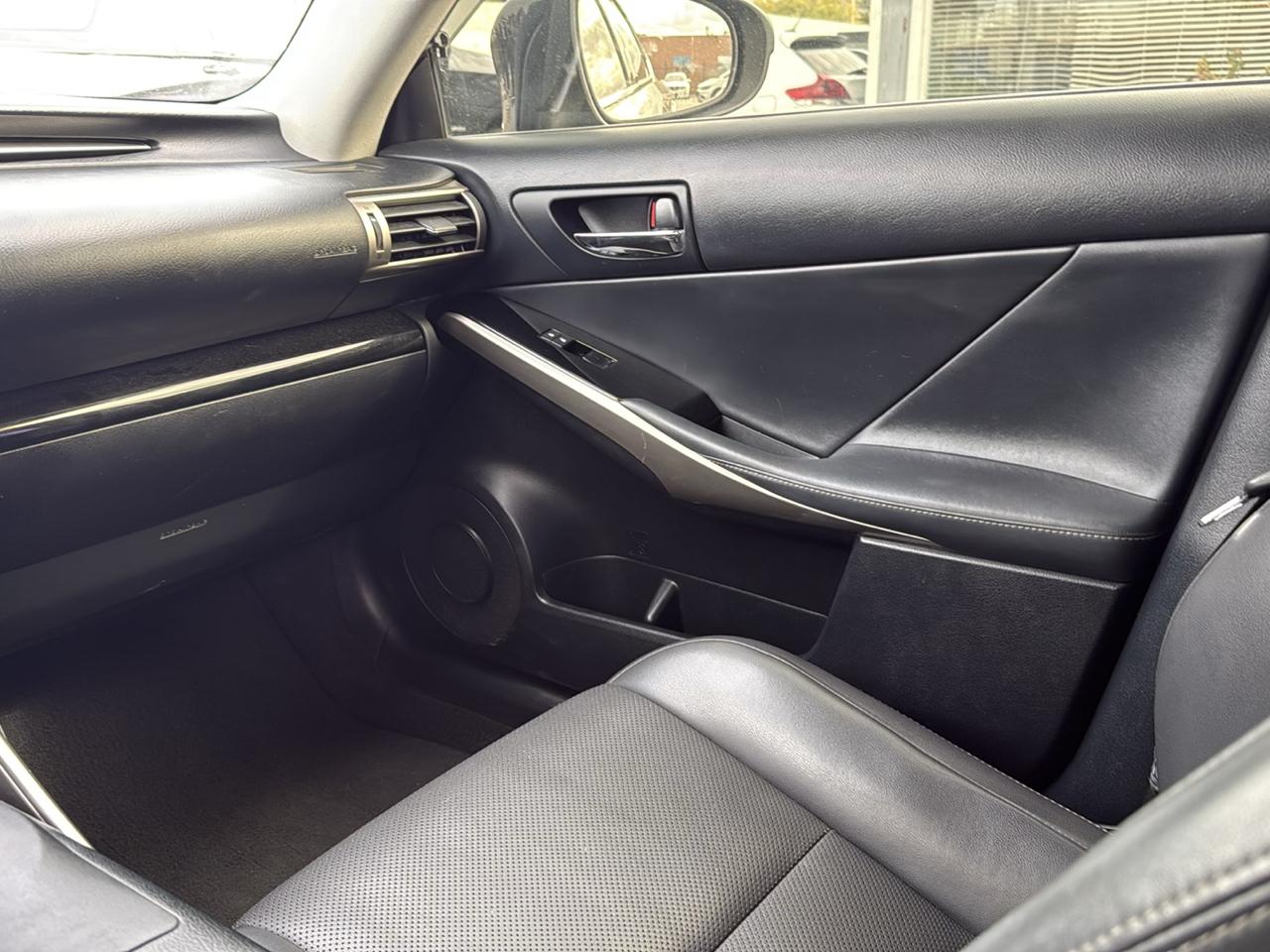 Lexus IS 300 4dr Sdn AWD 2016