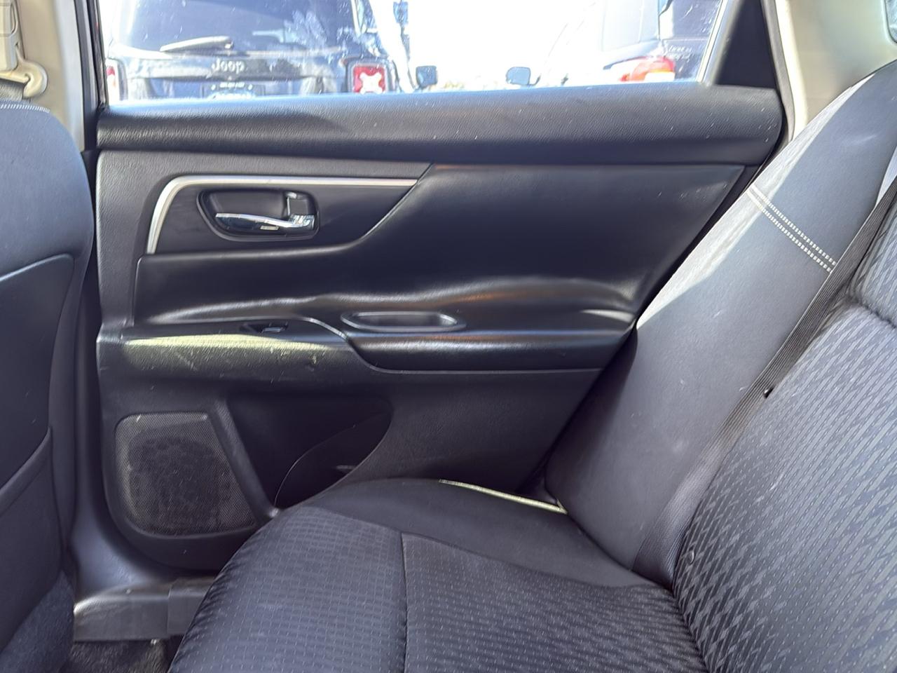 Nissan Altima 2.5 SV Sedan 2017